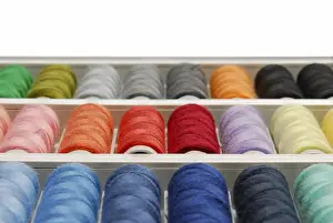 Colorful Threads Drucke: Spools of thread in various colours