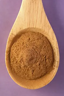 Wooden Spoon Photography Drucke: Spoon with cinnamon