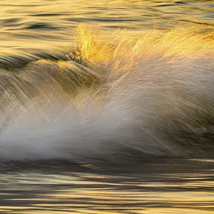 Drucke von Spray, Wellen am Strand, Sonnenuntergang, lange Belichtungszeit, dynamische Helligkeitsbereich, Porth Nanven, St. Just, Cornwall, Großbritannien Porth Drucke: Sprüche, Wellen am Strand, Sonnenuntergang