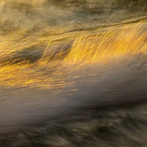 Drucke von Spray, Wellen am Strand, Sonnenuntergang, lange Belichtungszeit, dynamische Helligkeitsbereich, Porth Nanven, St. Just, Cornwall, Großbritannien Porth Drucke: Sprühen, Wellen am Strand, Sonnenuntergang.