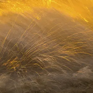 Evening Atmosphere UK Drucke: Spray, waves on the beach, sunset