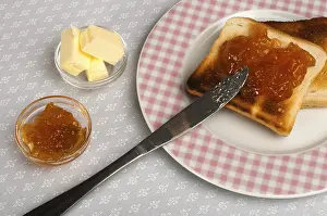 Homemade Breakfast Ideas Drucke: Spread jam on bread with knife