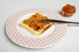 Homemade Breakfast Ideas Drucke: Spread jam on bread with knife