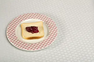 Homemade Jam Recipes Drucke: Spread jam on bread. Pink checkered plate