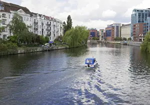 Historic City Centre In Germany Drucke: Spree in Berlin