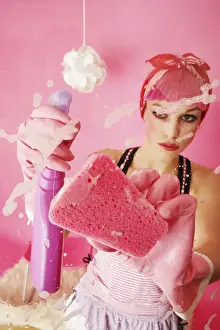 Housewife Cleaning Drucke: Spring-cleaning in pink