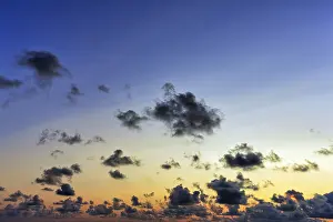 Cloud Formation UK Drucke: Spring clouds in the evening sky