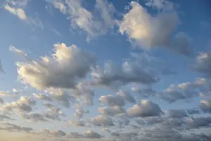 Southern Germany Weather Drucke: Spring clouds, shortly in front of sunset