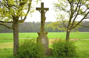 Wayside Cross Germany Drucke: In spring, Crucifix between two trees