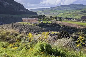 Ancient Civilization Photography Drucke: Spring landscape with the temple of Segesta