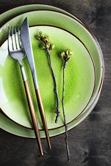Rustic Spring Table Setting Drucke: Spring table setting in rustic style decorated with cherry bloom tree branches
