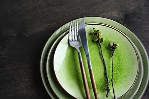 Rustic Spring Table Setting Drucke: Spring table setting in rustic style decorated with cherry bloom tree branches