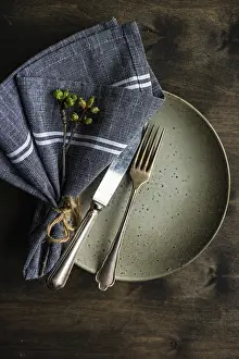 Rustic Spring Table Setting Drucke: Spring table setting in rustic style decorated with cherry bloom tree branches