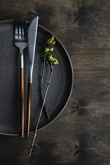 Rustic Spring Table Setting Drucke: Spring table setting in rustic style decorated with cherry bloom tree branches