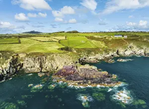 Wales Drucke: St. Non's Klippen und Bucht aus einer Drohne.