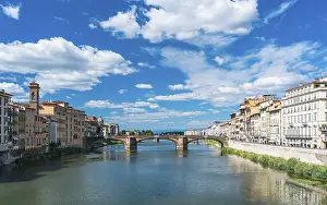 Ponte Vecchio Bridge Drucke: St Trinity Bridge from Ponte Vecchio over Arno River