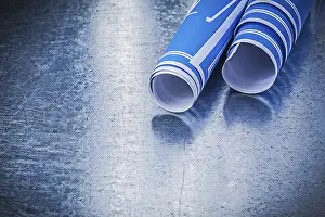Blue Construction Plans Drucke: Stack of blue construction plans on metallic background building concept