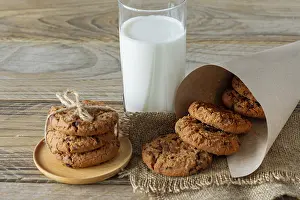 Grocery Store Baked Goods Drucke: A stack of chocolate chips cookies on baking paper