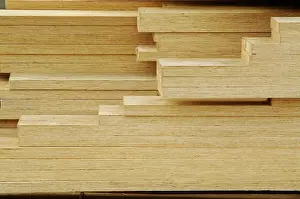 Gerahmter Druck : Holzstapel für den Bau Gerahmter Druck : Holzstapel für den Bau