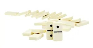 Domino Game Drucke: Stack of fallen dominoes zigzag against white background