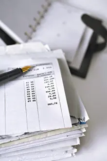 Business Finance Drucke: Stack of letters, bank statement
