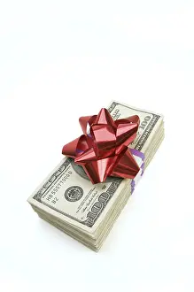 Money Pile Drucke: Stack of money with bow isolated on a white background