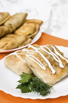 Pancake Stack Drucke: Stack of pancakes with stuffing on a white plate