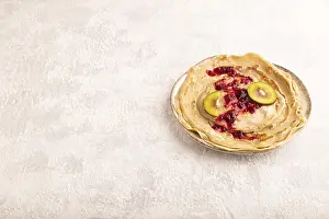 Stack Of Pancakes Drucke: Stack of Plain Fried pancakes with jam and kiwi on gray concrete