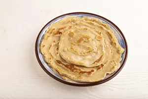 Plain Pancakes Drucke: Stack of Plain Fried pancakes on white wooden background