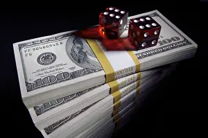 Hundred Dollar Bill Stack Drucke: Stack of ten thousand dollar piles of one hundred dollar bills & dice on a black background Stack of ten thousand