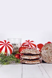 Traditional German Lebkuchen Drucke: Stack of traditional German round glazed gingerbread Christmas cookie called Lebkuchen' Stack of traditional