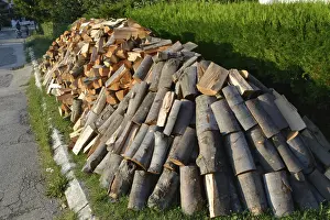 Renewable Energy Source Drucke: Stacked winter logs for heating