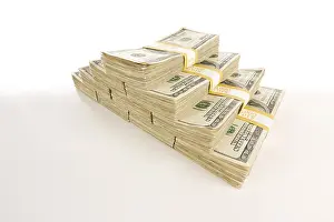 One Hundred Dollar Bill Drucke: Stacks of one hundred dollar bills isolated on gradation