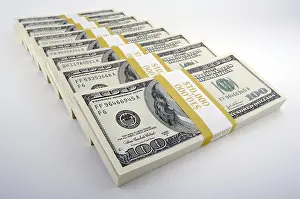 US Dollar Note Drucke: Stacks of hundred dollar bills on a white background