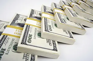US Dollar Note Drucke: Stacks of hundred dollar bills on a white background