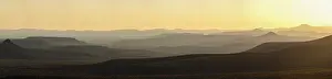 Namibian National Park Drucke: Staggered mountains in the sunset