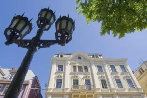 Empty Urban Environment Images Drucke: The State Library in the historic centre of Riga