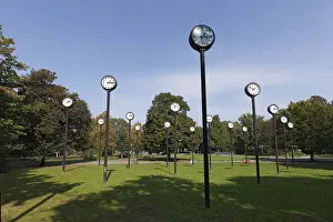 Deserted City Park Scene Drucke: Station clocks with synchronised time