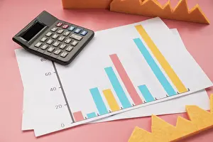 Financial Market Success Drucke: Statistic graphic with calculator