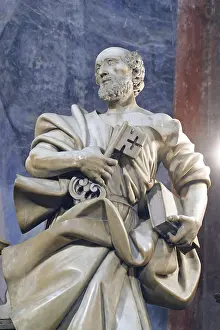 Deserted Church Interior Drucke: Statue of apostle Saint Peter