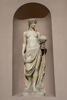 Drucke von Statue am Camera di Commercio, Kammer für Handel, Triest, Region Friuli-Venezia Giulia, Italien Triest Drucke: Denkmal am Camera di Commercio