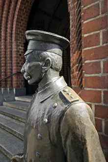 Historic Townhall Building Drucke: Statue, Captain of Kopenick