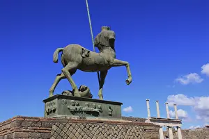 Ancient Italian Architecture Drucke: Statue of Centaur in the area of the Forum