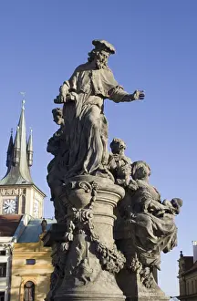 Drucke von Statue auf der Charles-Bridge, Prag, Tschechische Republik Bildhauerei Drucke: Statue auf der Charles-Bridge, Prag