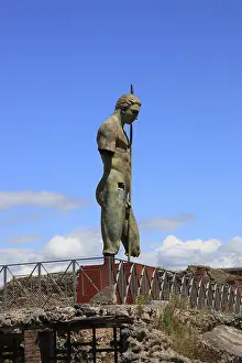 Drucke von Denkmal des Daedalus (von Mitoraj), Daidalos, Figur der griechischen Mythologie, Pompeji, antike Stadt in Kampanien am Golf von Neapel, begraben während dem Ausbruch des Vesuv 79 n. Chr., Italien Daedalus Drucke: Denkmal des Daedalus (von Mitoraj)