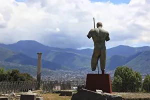 Drucke von Statue von Daedalus (von Mitoraj), Daidalos, Figur der griechischen Mythologie, Pompeji, antike Stadt in Kampanien am Golf von Neapel, begraben während des Ausbruchs des Vesuv im Jahr 79 n Daedalus Drucke: Denkmal des Daedalus (von Mitoraj)