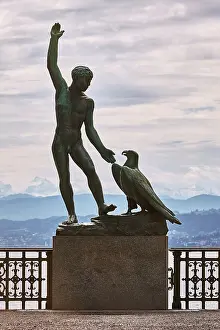 Central Europe Travel Drucke: Statue of Man with Eagle in Zurich