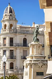 Mediterranean Sea Viewpoint Drucke: Statue at the viewpoint at the end of Rambla Nova