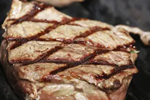 Barbecue Meal Ideas Drucke: Steak on the grill with diamond pattern