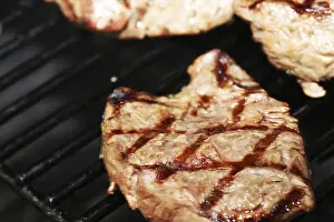 Barbecue Meal Ideas Drucke: Steak on the grill with diamond pattern